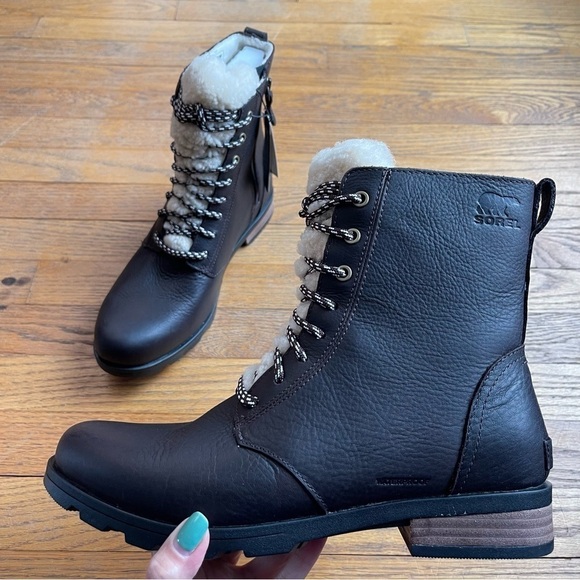 Sorel Shoes - NEW Sorel Womens Emelie Short Lace Cozy Boot Blackened Brown Leather Fur NWT